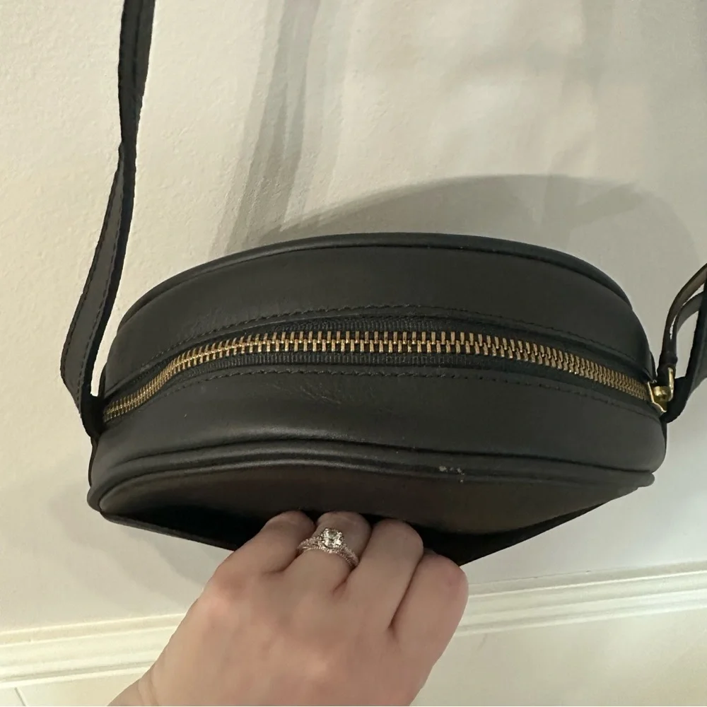 Nisolo Women’s Black Leather Round Zippered Adjustable Crossbody Bag NWOT
